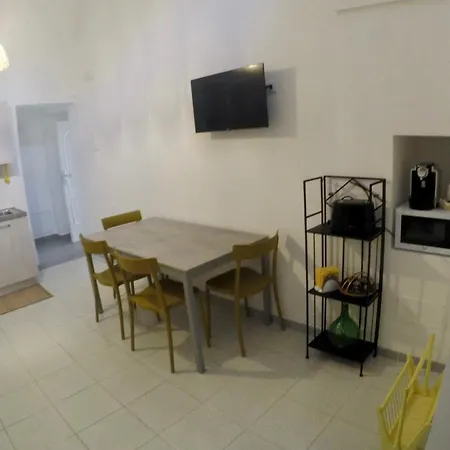 Intermezzo 2 - Located In The Center Of Salento Equidistant From The 2 Seas Nyaraló